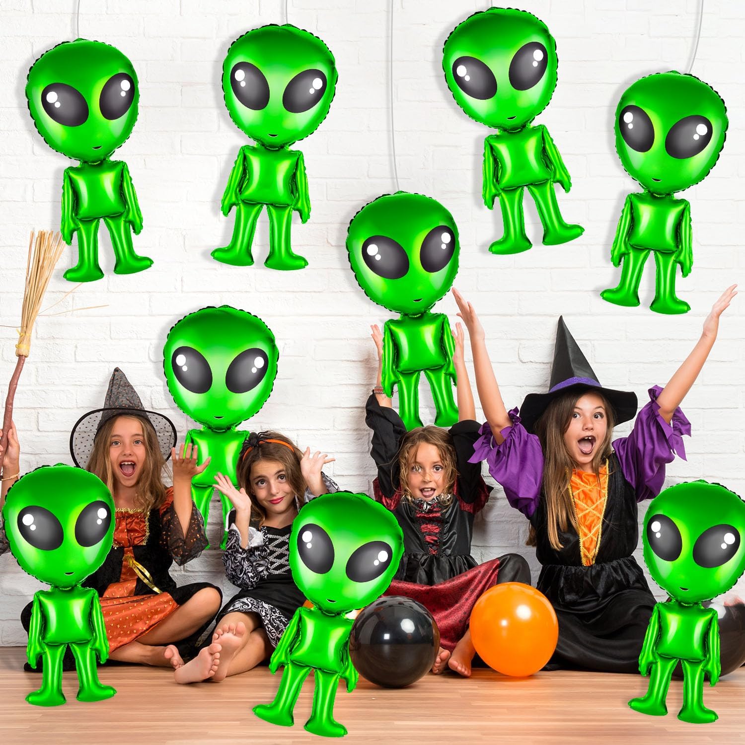 8 Green Alien Balloons for Halloween Party Decoration