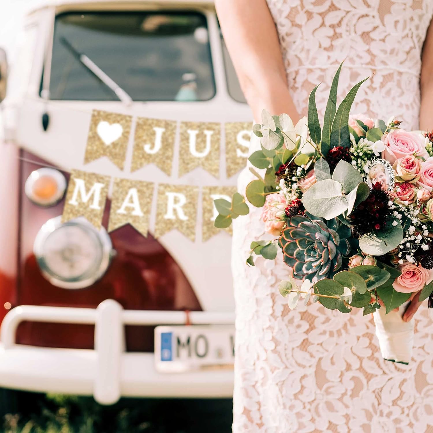 Pre-Strung Gold Glitter Just Married Banner